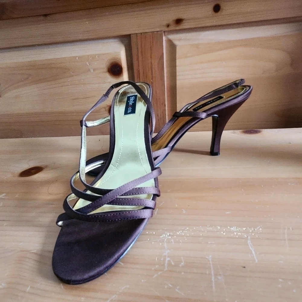STYLE AND COMPANY BROWN SLING BACK SANDAL